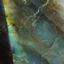 Load image into Gallery viewer, Labradorite Point #78