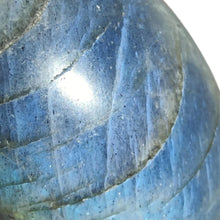 Load image into Gallery viewer, Labradorite Egg # 96