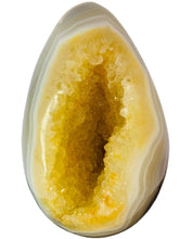 Load image into Gallery viewer, Agate Druzy Egg # 40
