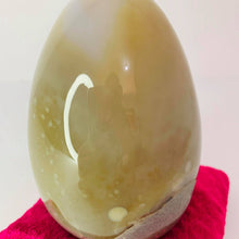 Load image into Gallery viewer, Agate Druzy Egg # 76
